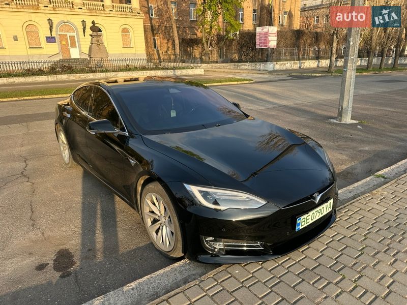 Лифтбек Tesla Model S 2018 в Николаеве