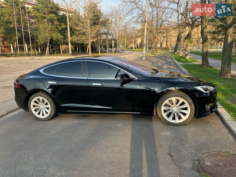 Лифтбек Tesla Model S 2018 в Николаеве
