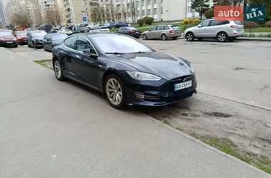 Ліфтбек Tesla Model S 2015 в Києві