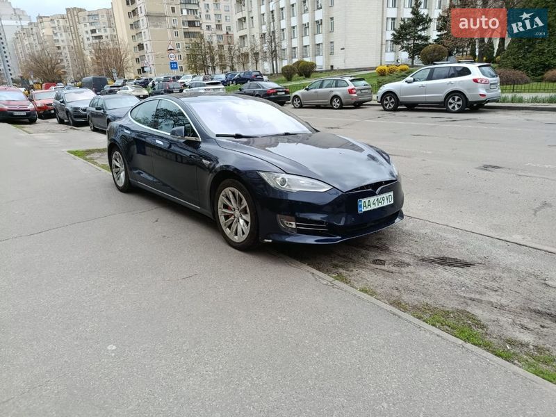 Ліфтбек Tesla Model S 2015 в Києві