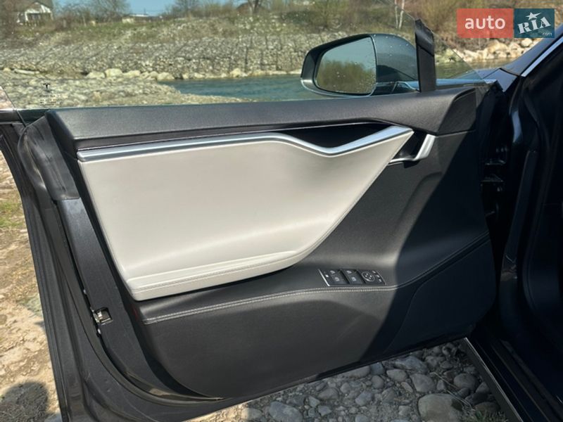 Ліфтбек Tesla Model S 2015 в Богородчанах