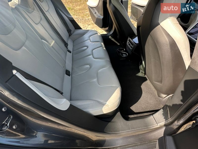 Ліфтбек Tesla Model S 2015 в Богородчанах