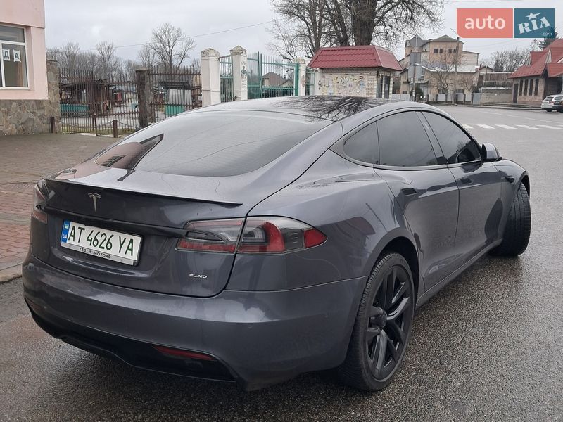 Лифтбек Tesla Model S 2021 в Коломые