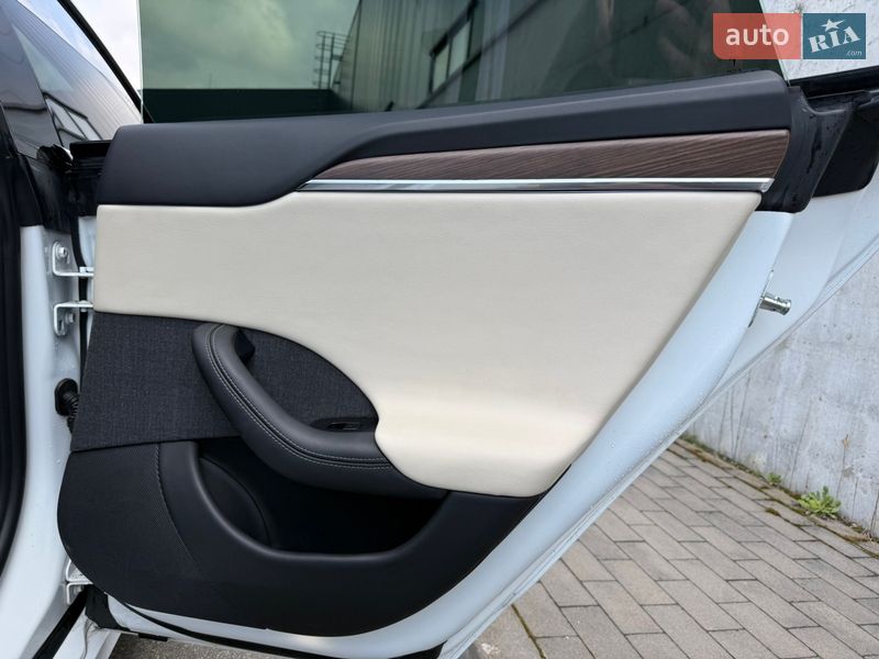 Ліфтбек Tesla Model S 2021 в Києві