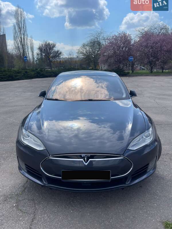 Ліфтбек Tesla Model S 2015 в Миколаєві