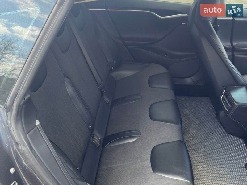 Ліфтбек Tesla Model S 2015 в Миколаєві