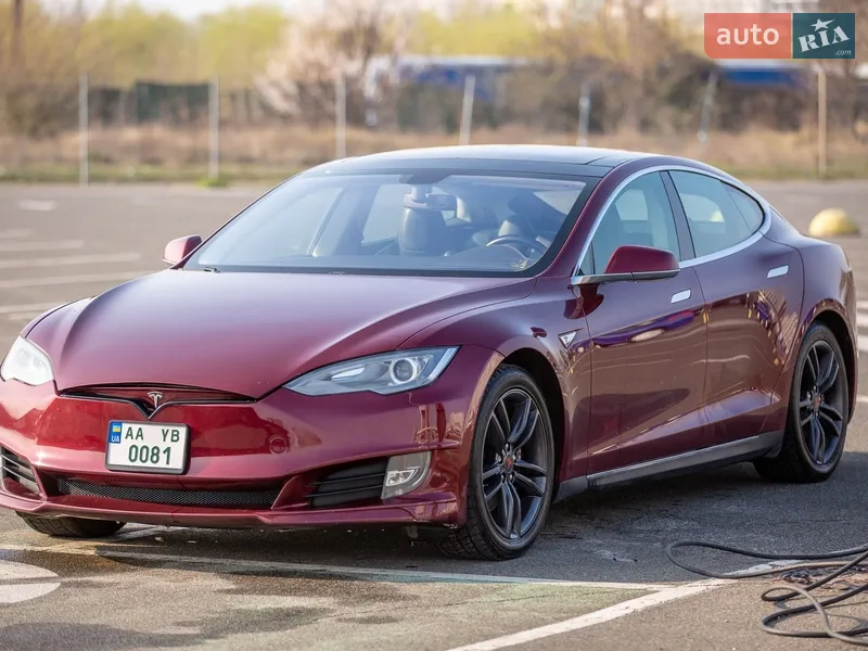 Tesla Model S 2012