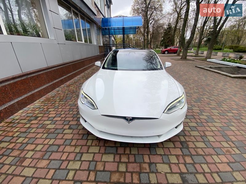 Лифтбек Tesla Model S 2017 в Черкассах фото 2 Лифтбек Tesla Model S 2017 в Черкассах