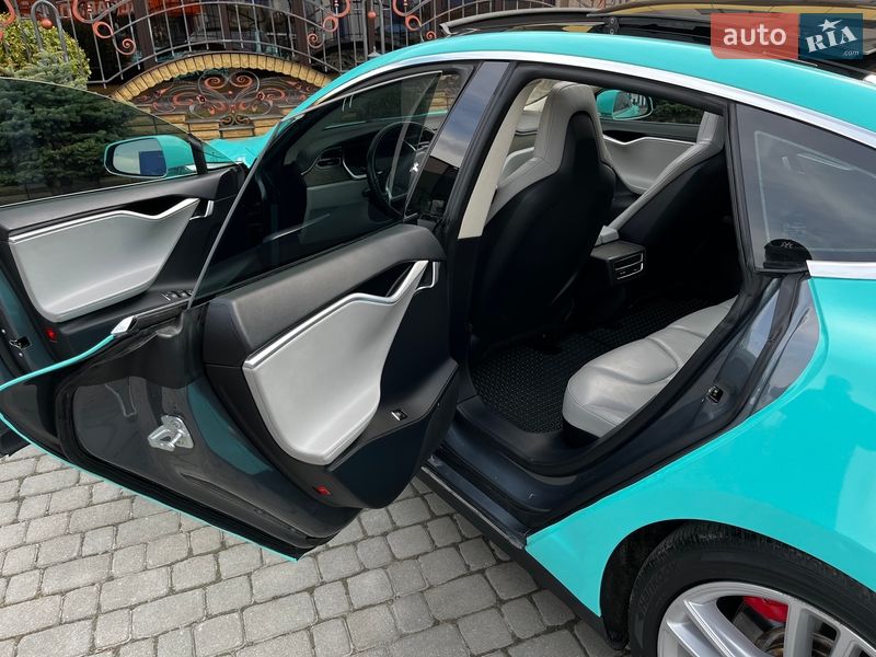 Ліфтбек Tesla Model S 2013 в Шепетівці