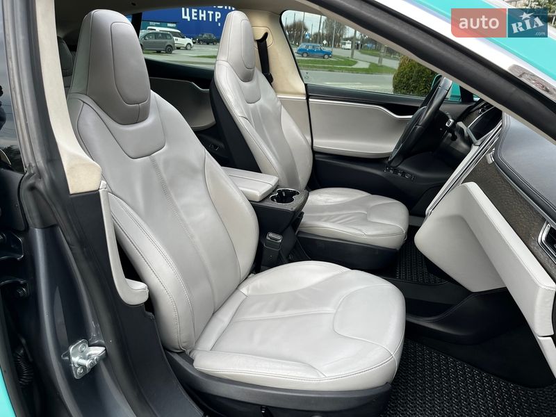 Ліфтбек Tesla Model S 2013 в Шепетівці