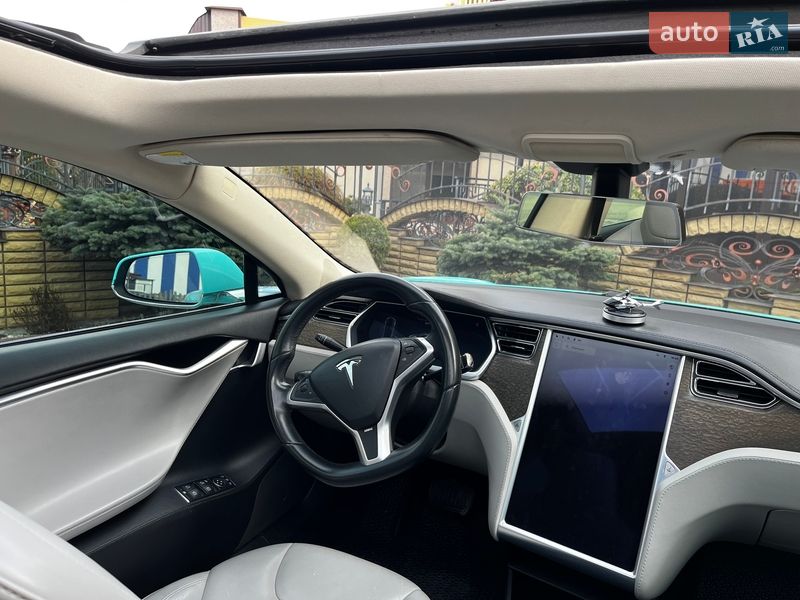 Ліфтбек Tesla Model S 2013 в Шепетівці
