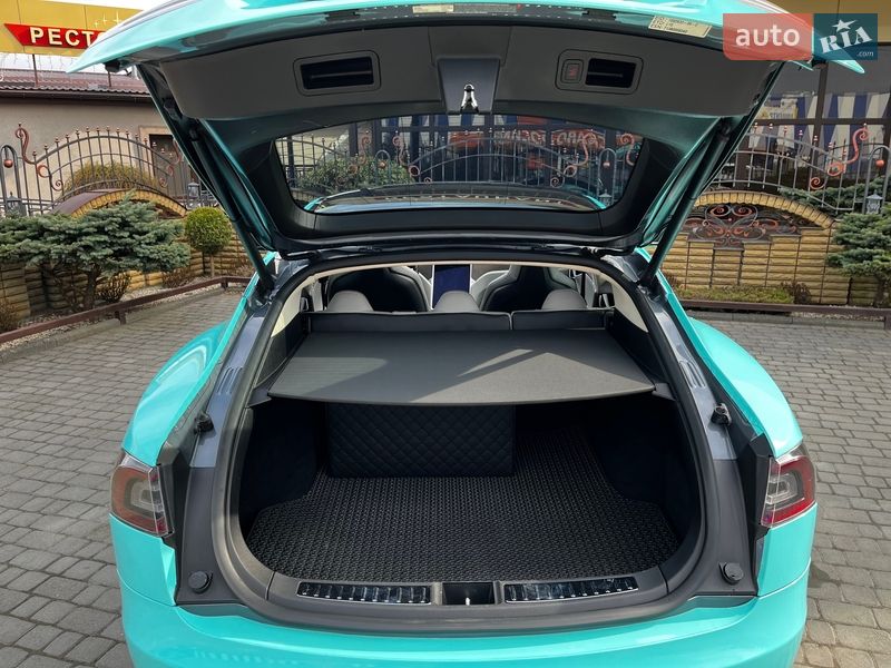 Ліфтбек Tesla Model S 2013 в Шепетівці