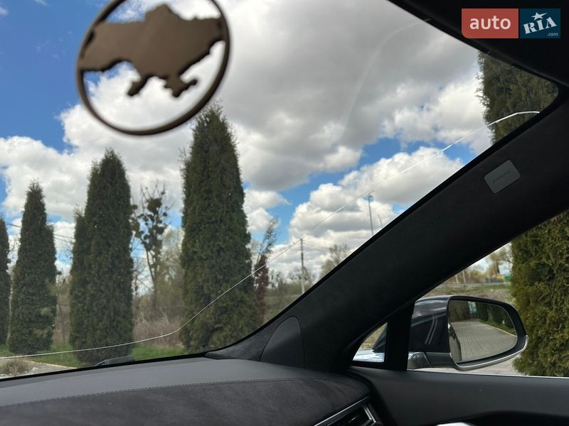 Лифтбек Tesla Model S 2017 в Киеве