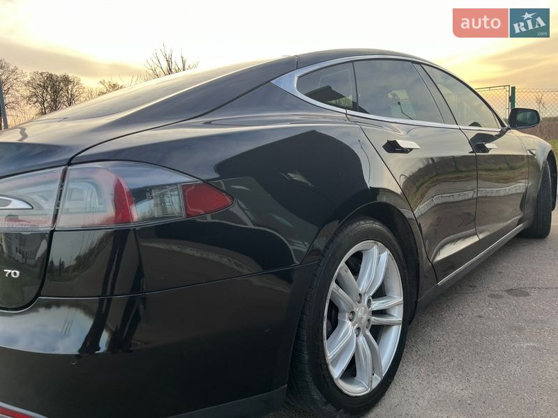 Лифтбек Tesla Model S 2016 в Львове фото 19 Лифтбек Tesla Model S 2016 в Львове