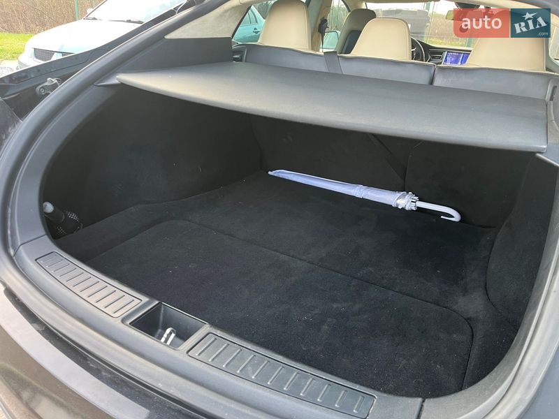 Лифтбек Tesla Model S 2016 в Львове фото 38 Лифтбек Tesla Model S 2016 в Львове