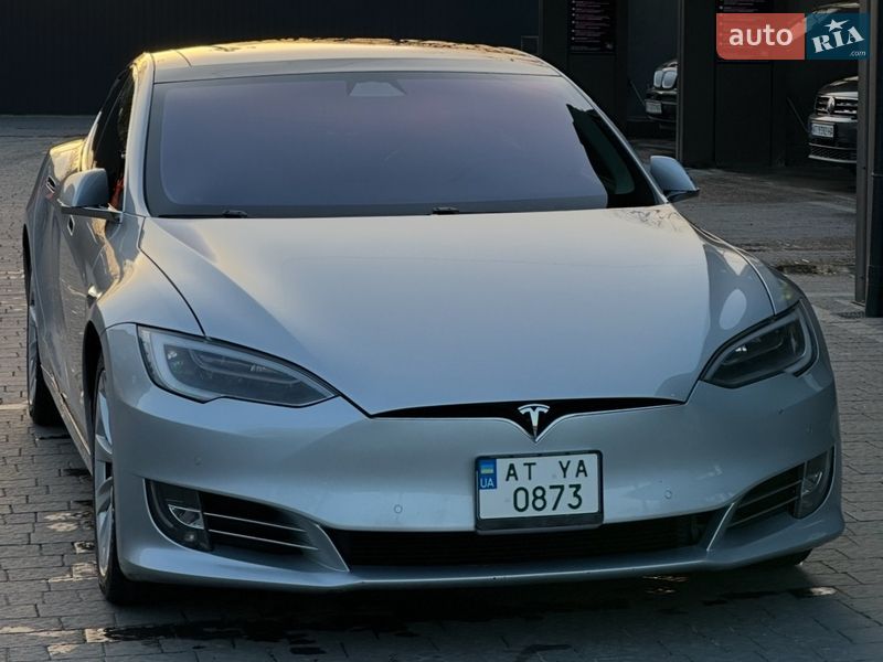 Лифтбек Tesla Model S 2016 в Ивано-Франковске