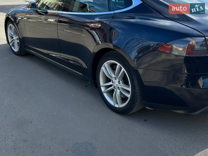 Лифтбек Tesla Model S 2015 в Львове фото 7 Лифтбек Tesla Model S 2015 в Львове