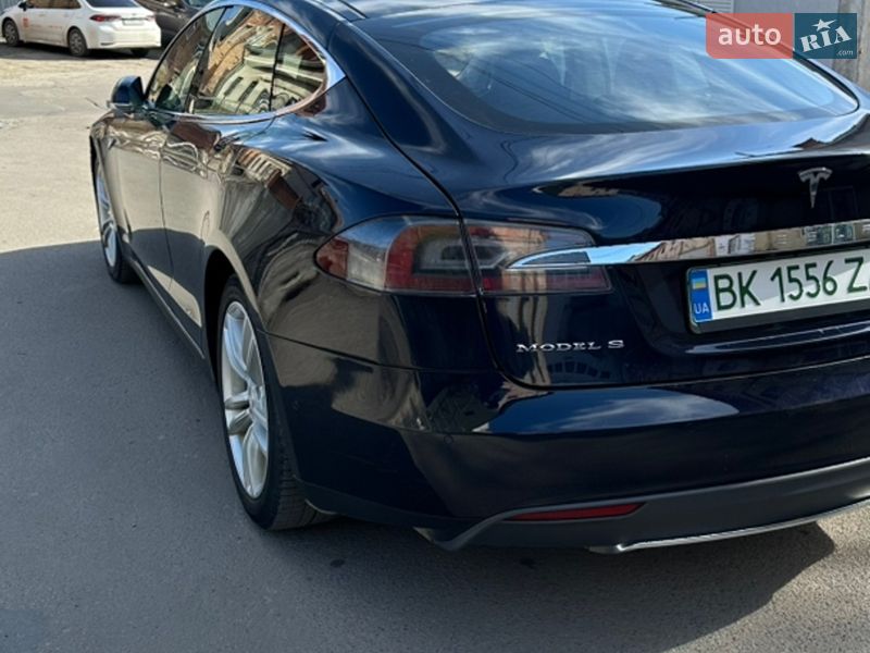 Лифтбек Tesla Model S 2015 в Львове фото 9 Лифтбек Tesla Model S 2015 в Львове