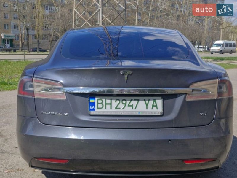 Лифтбек Tesla Model S 2016 в Николаеве