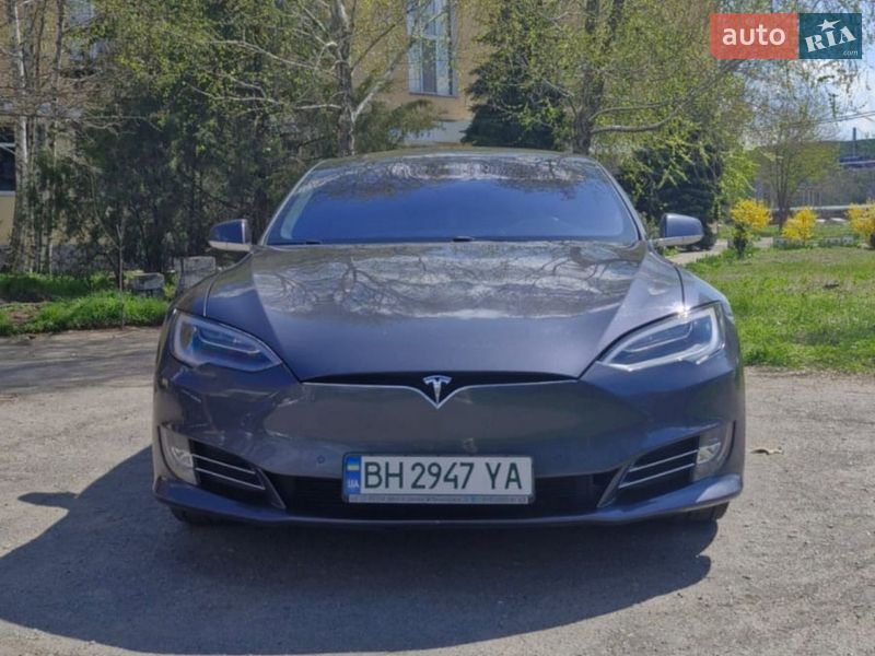 Лифтбек Tesla Model S 2016 в Николаеве