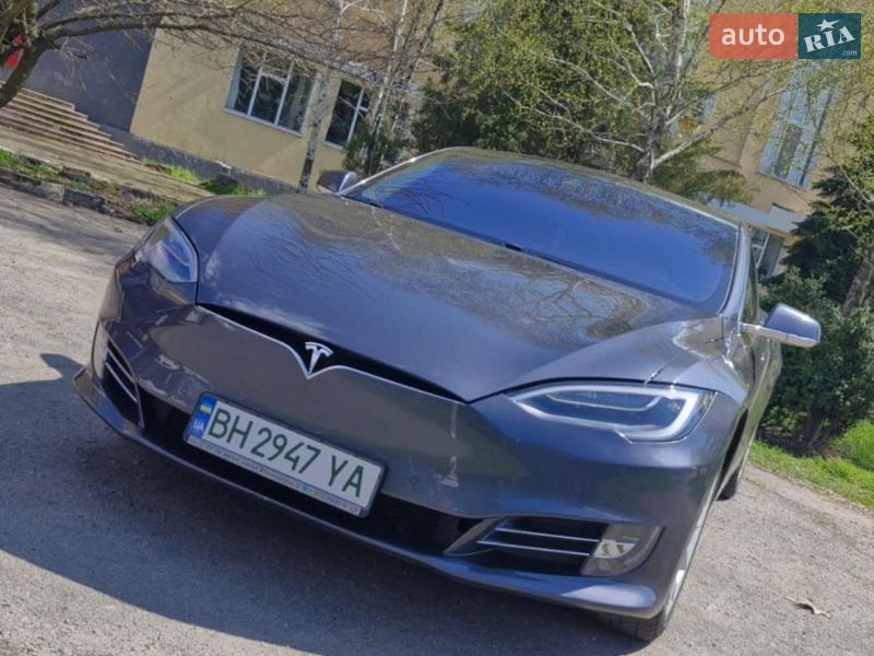 Лифтбек Tesla Model S 2016 в Николаеве