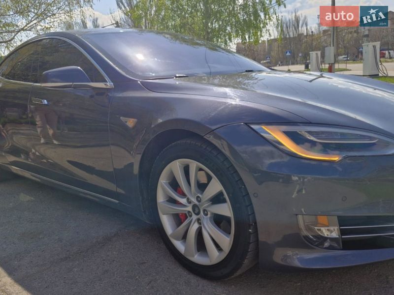 Лифтбек Tesla Model S 2016 в Николаеве