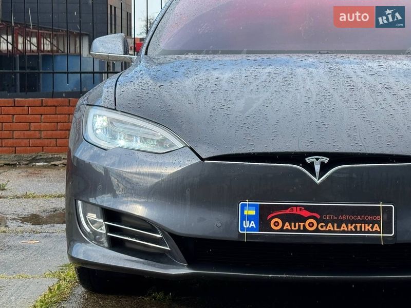 Ліфтбек Tesla Model S 2017 в Одесі