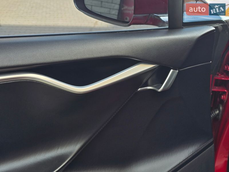 Ліфтбек Tesla Model S 2014 в Хмельницькому фото 43 Ліфтбек Tesla Model S 2014 в Хмельницькому