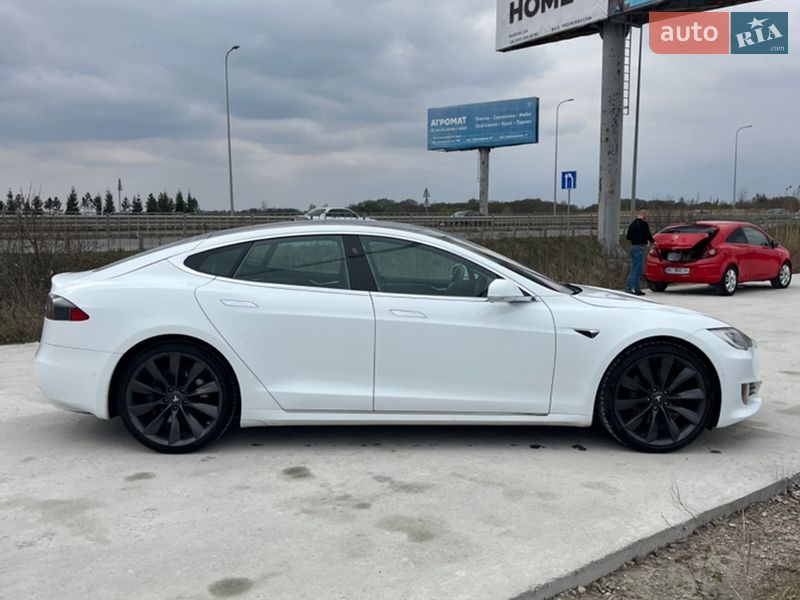 Ліфтбек Tesla Model S 2016 в Львові фото 12 Ліфтбек Tesla Model S 2016 в Львові