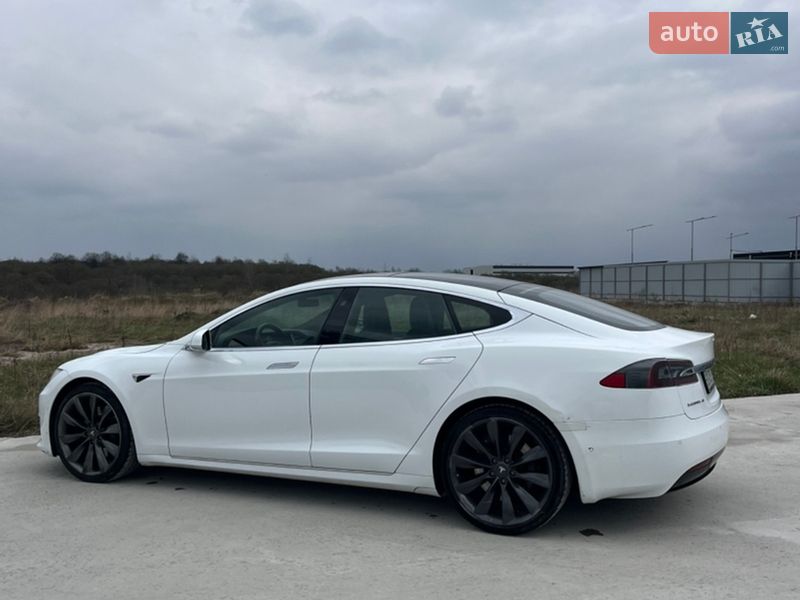 Ліфтбек Tesla Model S 2016 в Львові фото 26 Ліфтбек Tesla Model S 2016 в Львові