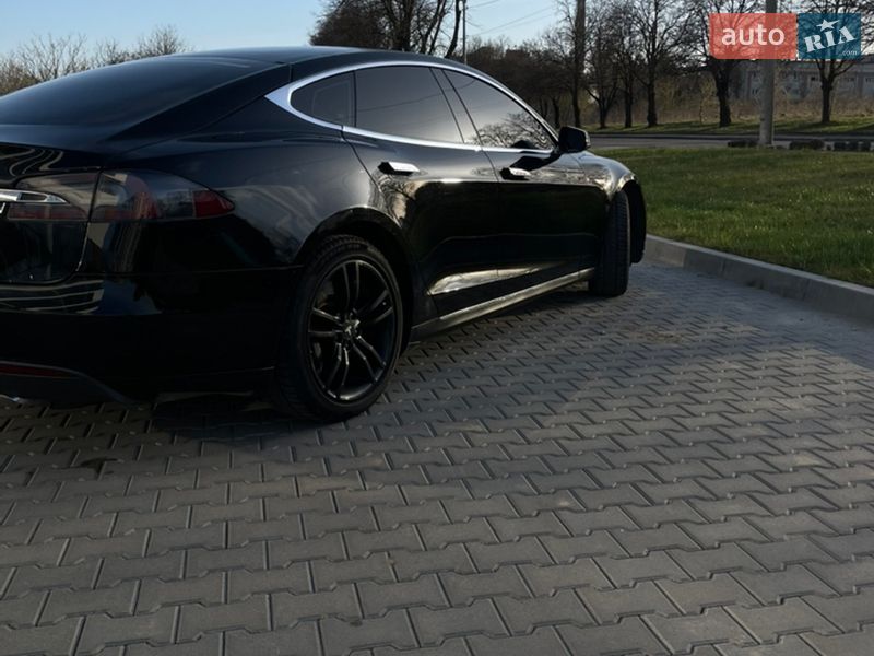 Лифтбек Tesla Model S 2014 в Ровно фото 3 Лифтбек Tesla Model S 2014 в Ровно