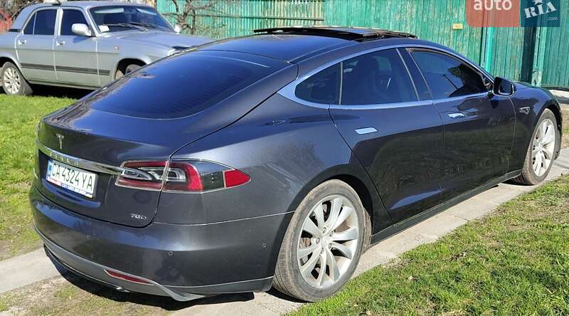 Лифтбек Tesla Model S 2015 в Черкассах