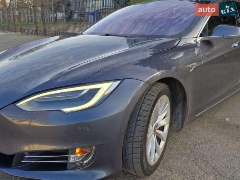 Ліфтбек Tesla Model S 2016 в Миколаєві