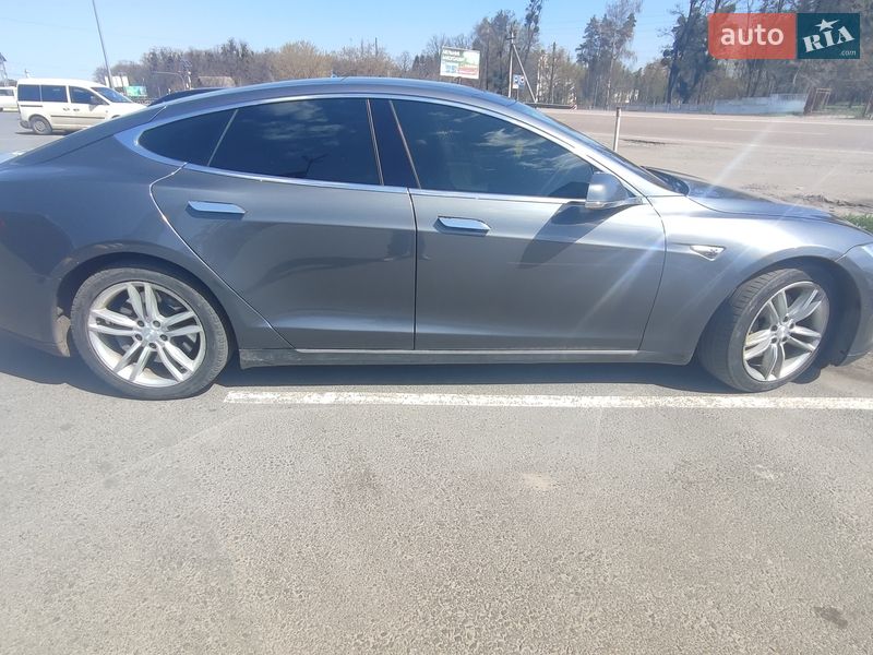 Ліфтбек Tesla Model S 2014 в Житомирі