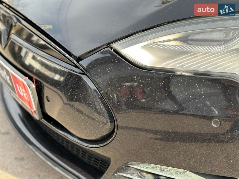 Лифтбек Tesla Model S 2015 в Виннице