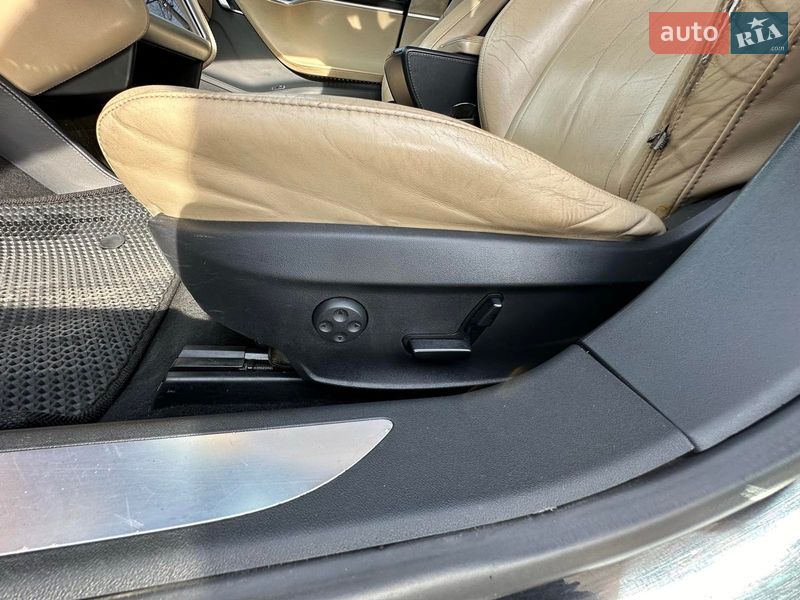 Лифтбек Tesla Model S 2015 в Виннице