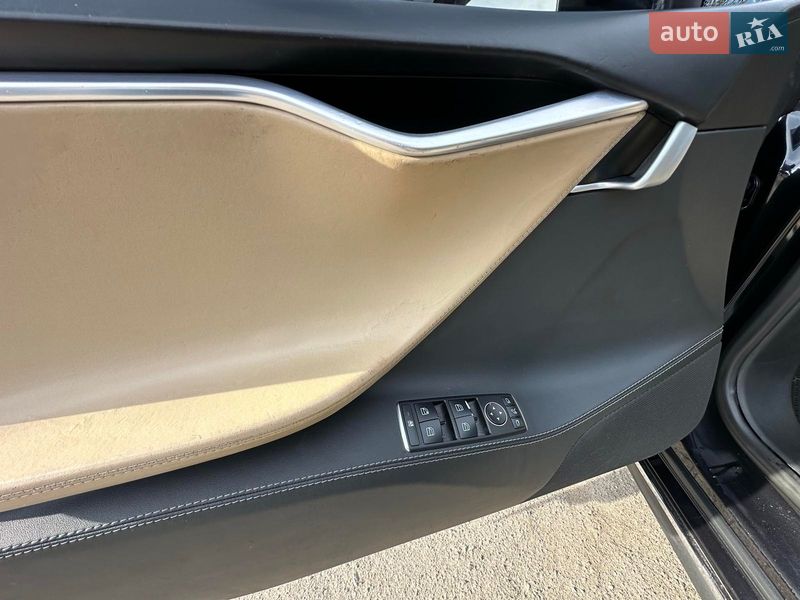 Лифтбек Tesla Model S 2015 в Виннице