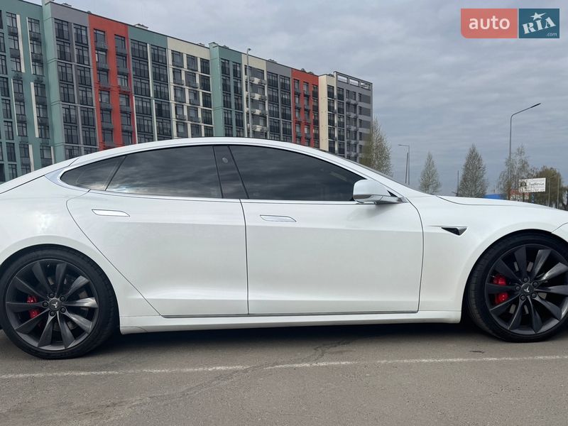 Лифтбек Tesla Model S 2017 в Киеве