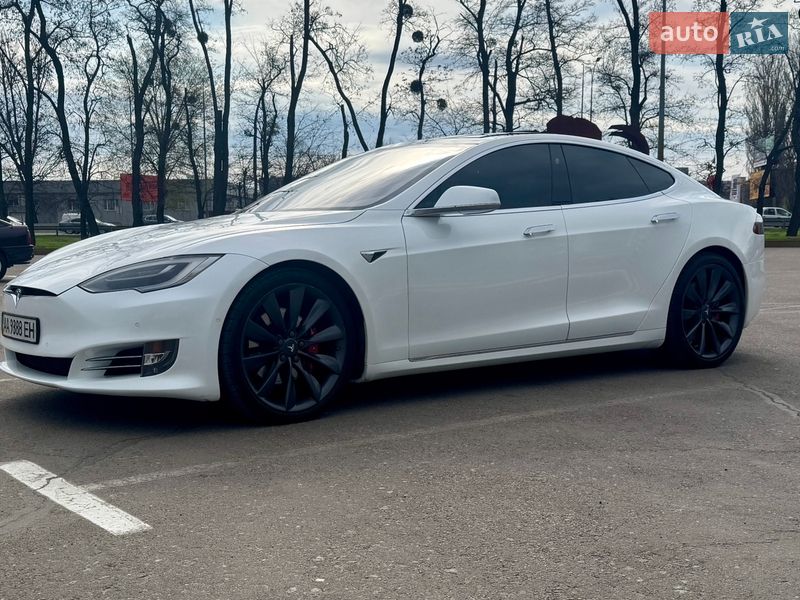 Лифтбек Tesla Model S 2017 в Киеве