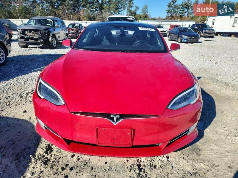 Ліфтбек Tesla Model S 2016 в Києві
