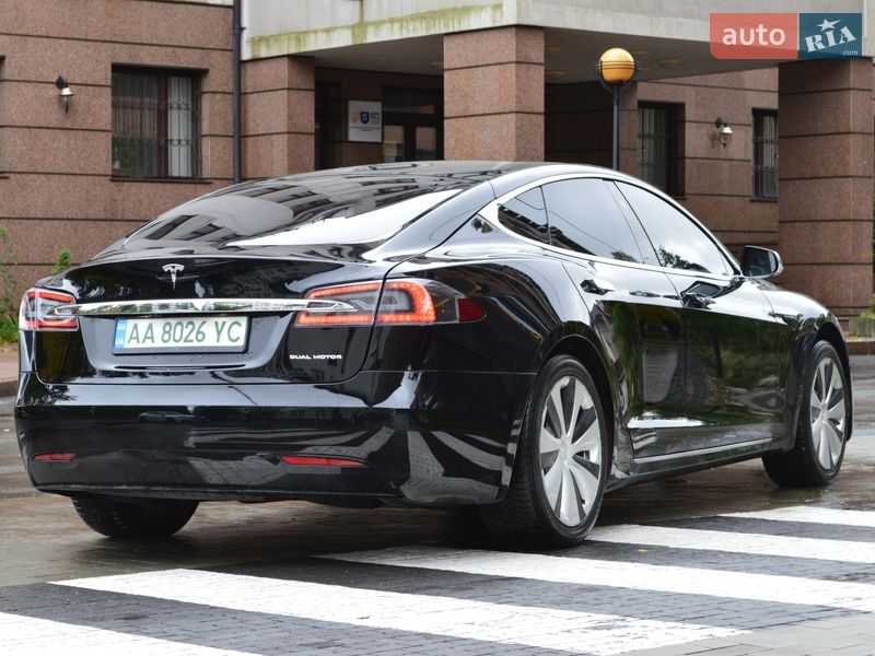 Лифтбек Tesla Model S 2020 в Киеве