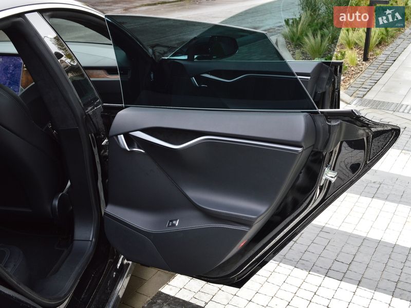 Лифтбек Tesla Model S 2020 в Киеве