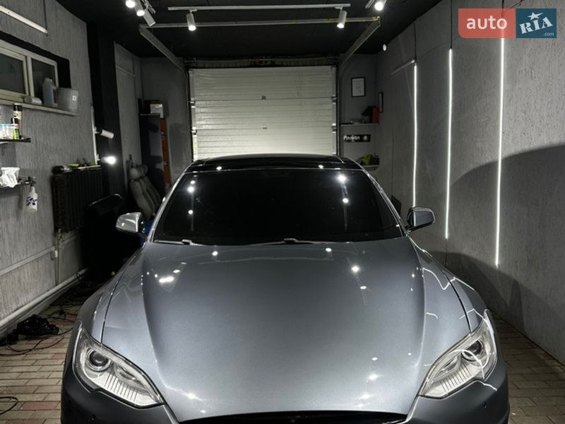 Лифтбек Tesla Model S 2013 в Львове