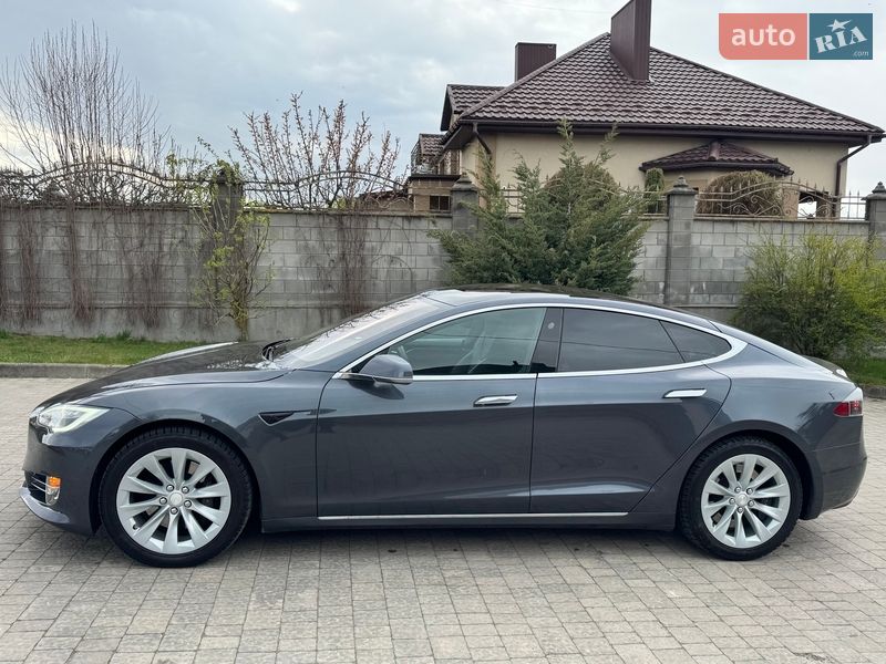 Лифтбек Tesla Model S 2018 в Ровно