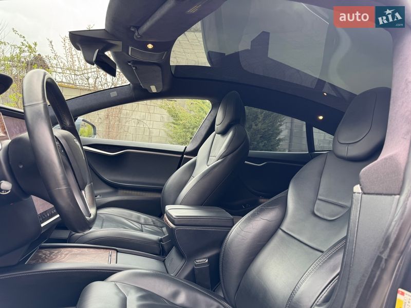 Лифтбек Tesla Model S 2018 в Ровно