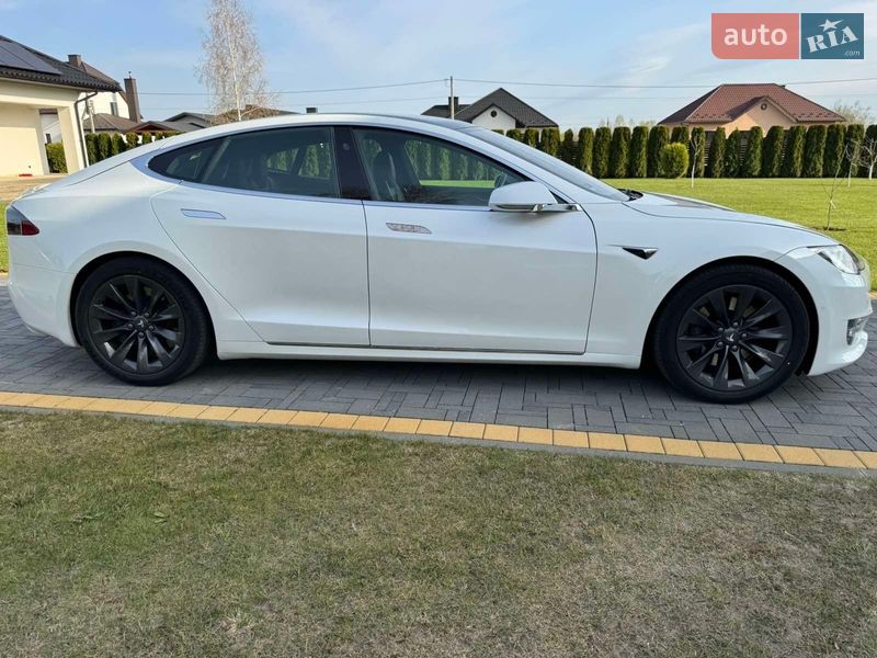 Лифтбек Tesla Model S 2019 в Ковеле
