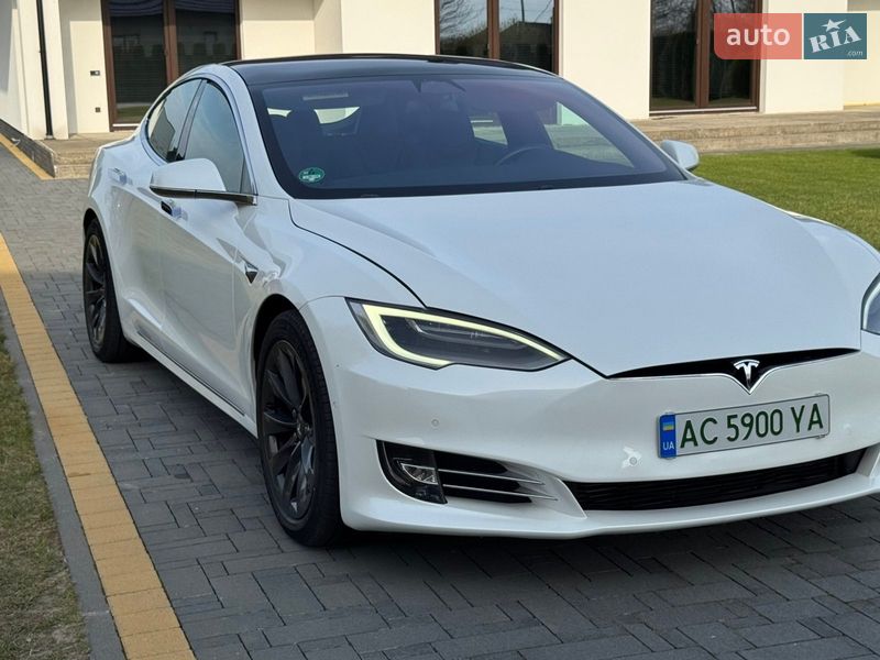 Лифтбек Tesla Model S 2019 в Ковеле