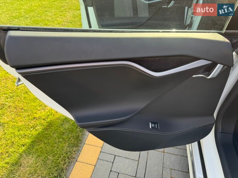 Лифтбек Tesla Model S 2019 в Ковеле