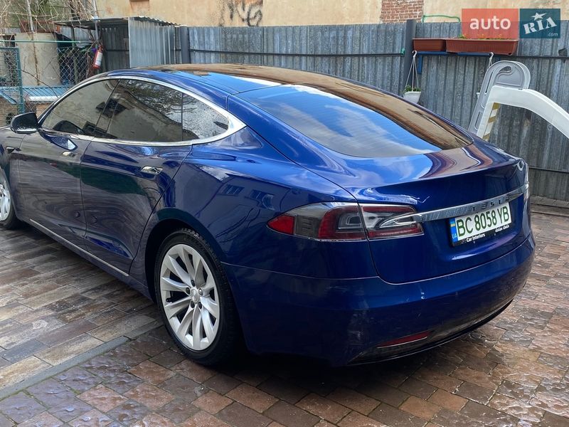 Лифтбек Tesla Model S 2016 в Львове