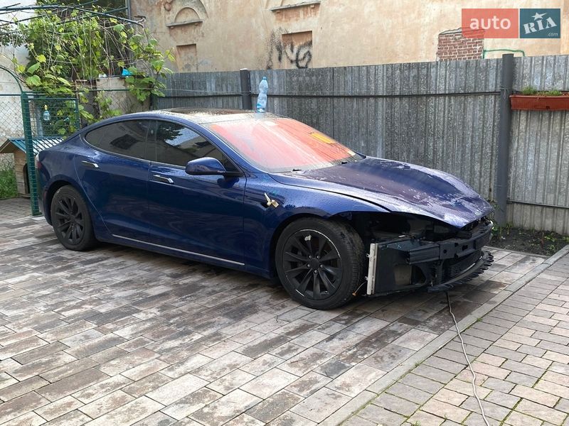 Лифтбек Tesla Model S 2016 в Львове